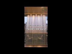 Watergordijn gebruikt in de hotellobby