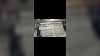 Fabrieksbeelden van uitgebreide metaalgaasproductie op locatie
