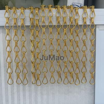 Plafondgemonteerde decoratieve metalen gordijnen passen perfect in vergaderruimtes, lobby's en winkelomgevingen