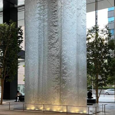 Dynamische trapsgewijze watermuursculptuur RVS watergordijn Waterscape kunstwerk